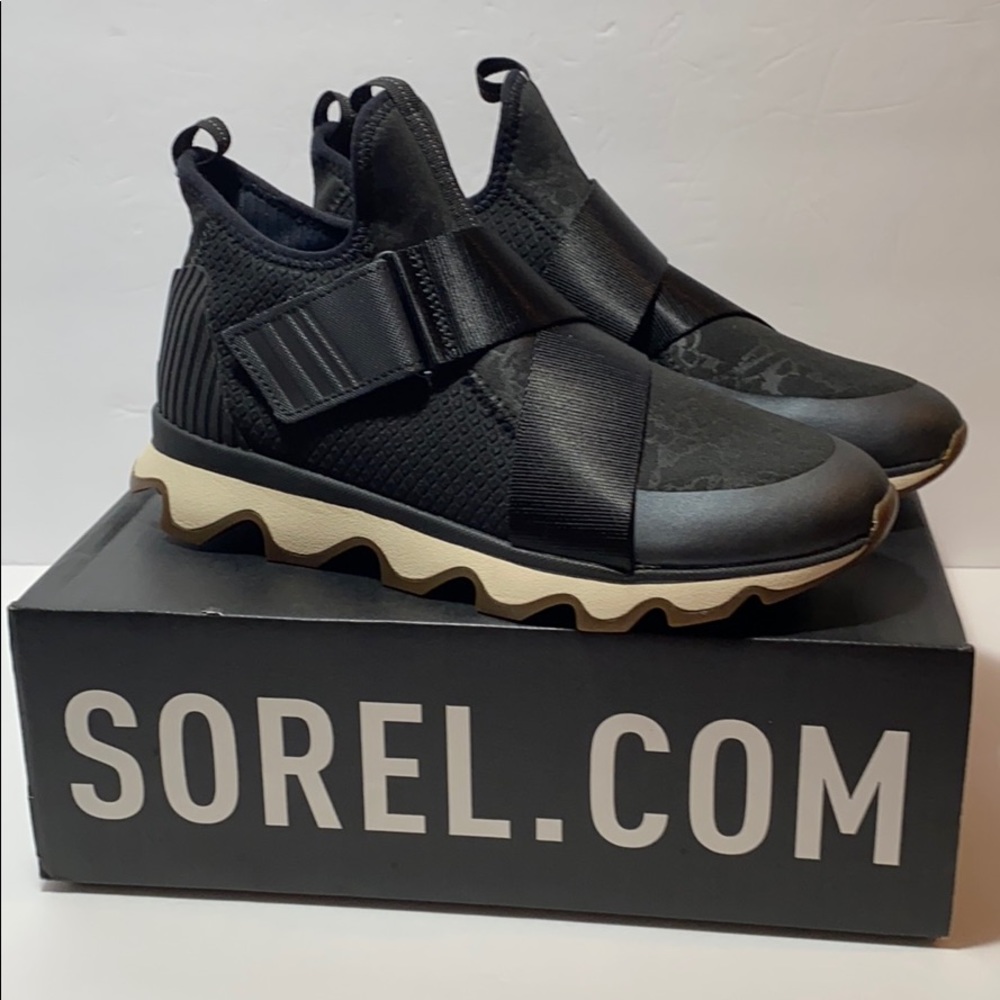 SOREL WOMEN'S KENETIC SNEAK. BLACK size 9